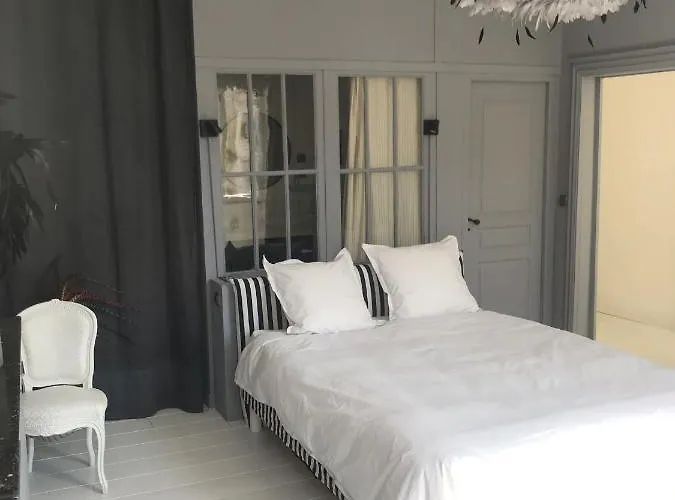 Maison Matejewski D'hotes Avec Jardin Blaye