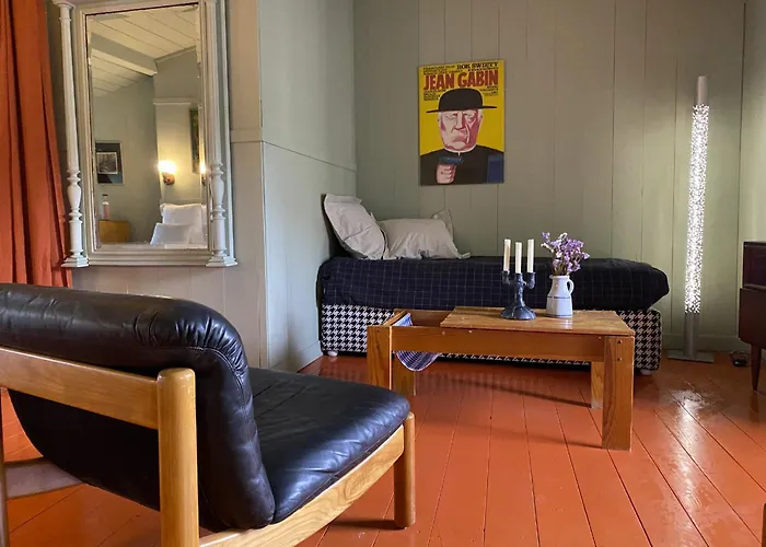 Maison Matejewski D'hotes Avec Jardin Blaye